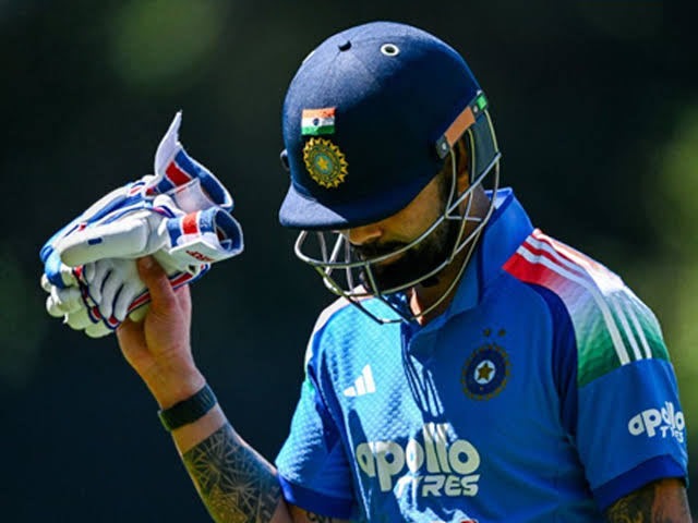Virat Kohli’s Adelaide Gesture Sparks Retirement Speculation After Consecutive Ducks