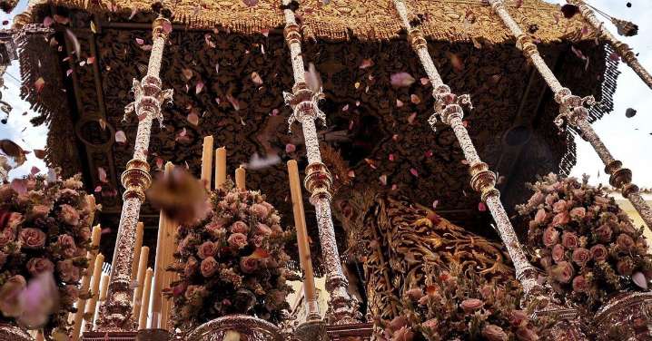 Procesión extraordinaria por el 25 aniversario de la Coronación de la Trinidad, en fotos