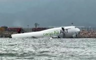 Avión de carga cayó al mar en Hong Kong: dos muertos y cuatro sobrevivientes
