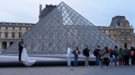Detienen a sospechosos por robo de joyas de la corona del Louvre de París