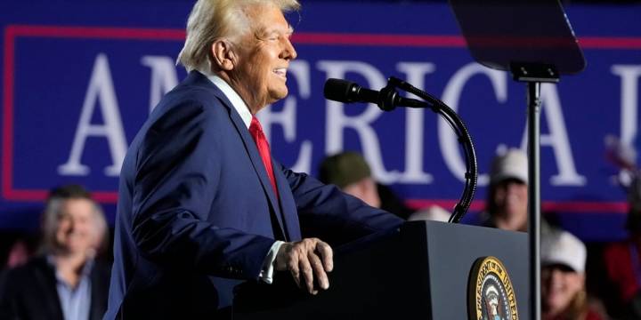 Trump advisers consider Las Vegas for midterm political convention: report