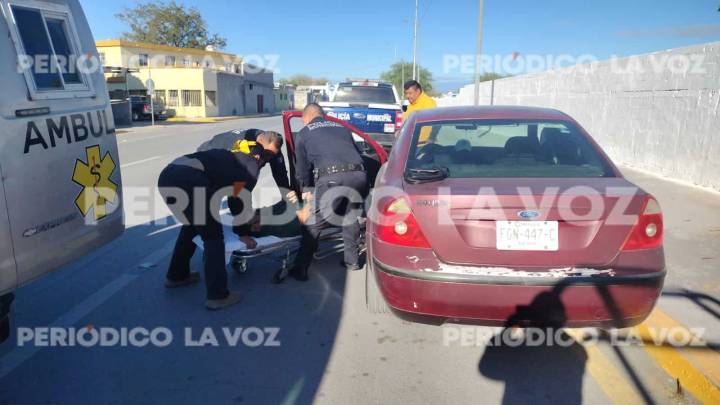 Policía de Monclova evita tragedia por convulsión en vehículo