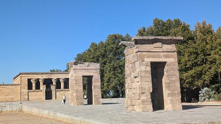 La historia desconocida del Templo de Debod vuelve con una gran exposición en el Museo de San Isidro