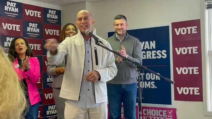 Dutchess County man, a pardoned Jan. 6 rioter, threatened House Minority Leader Jeffries, authorities say