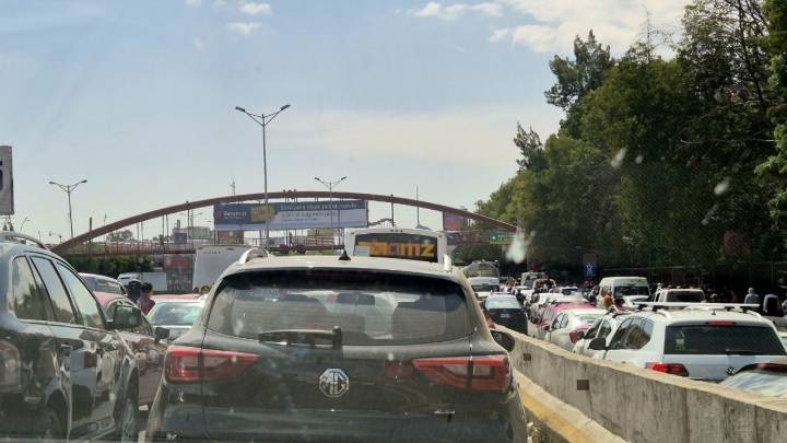 Transportistas del Edomex colapsan Periférico Norte y autopista México