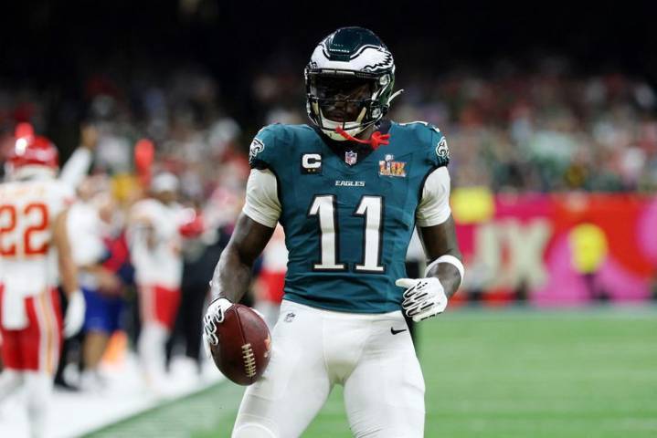 Eagles WR A.J. Brown clarifies comments about 'meeting'