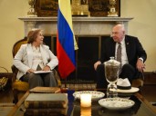 Canciller habla con diplomáticos gringos en medio de rumores de salida