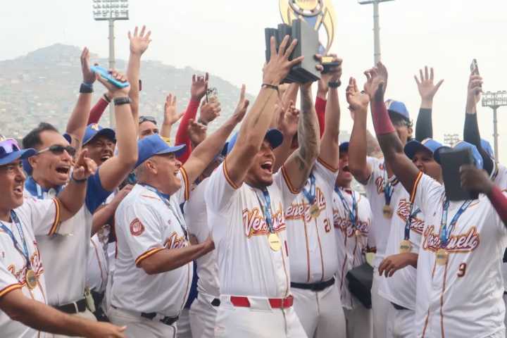 La selección nacional de béisbol sub-23 campeón invicto en el Panamericano y obtuvo el único cupo al mundial