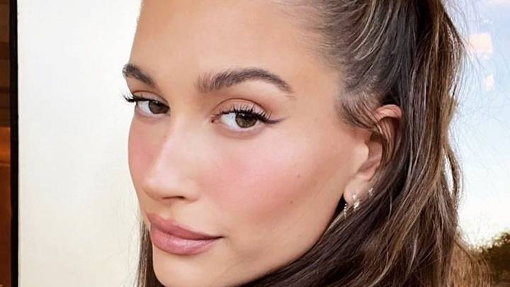 ¿Cómo usar un delineador negro para no verte mayor con el maquillaje clean?