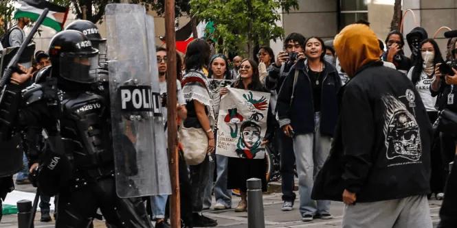 Balance de seguridad en medio de portestas a las afueras del edificio de la Andi 