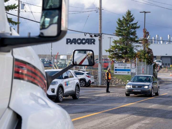 Trade war hits Quebec truck manufacturing plant, causes 300 layoffs