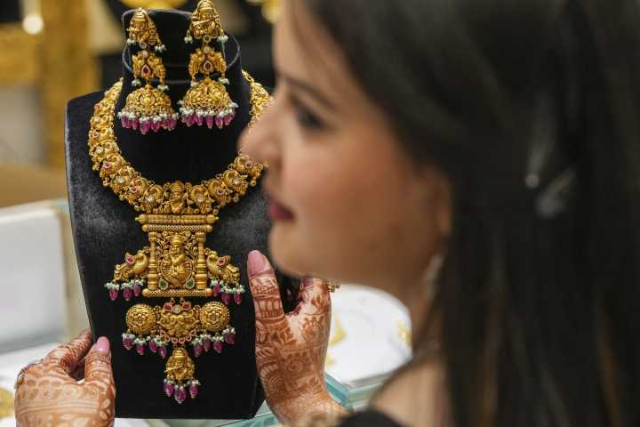 Gold Prices Jump Rs 535 To Record Rs 1,17,800/10g On Us Govt Shutdown, Fed Cut Hopes