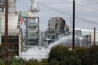 Incendio afecta a una planta petrolera de Chevron en Los Ángeles