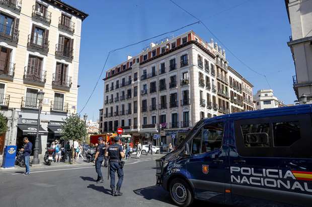 Localizados cuatro cadáveres de las víctimas del derrumbe de un edificio de Madrid