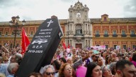 Miles de personas protestan en Sevilla contra los fallos en los cribados de cáncer de mama