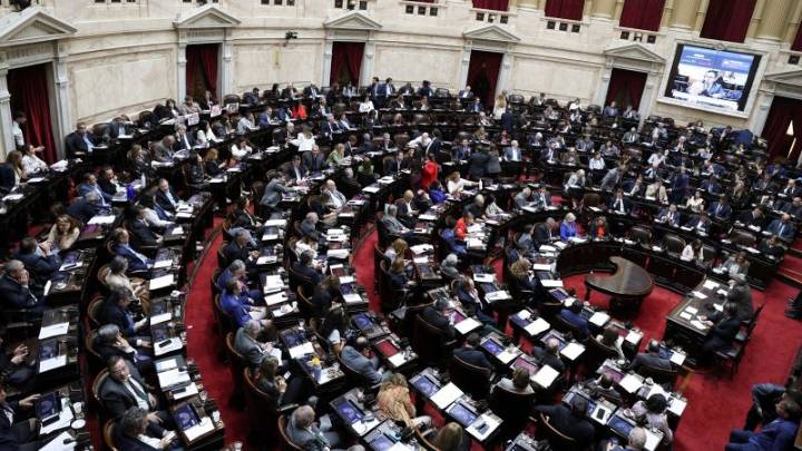 Cómo queda el Congreso de Argentina tras la contundente victoria del partido de Javier Milei