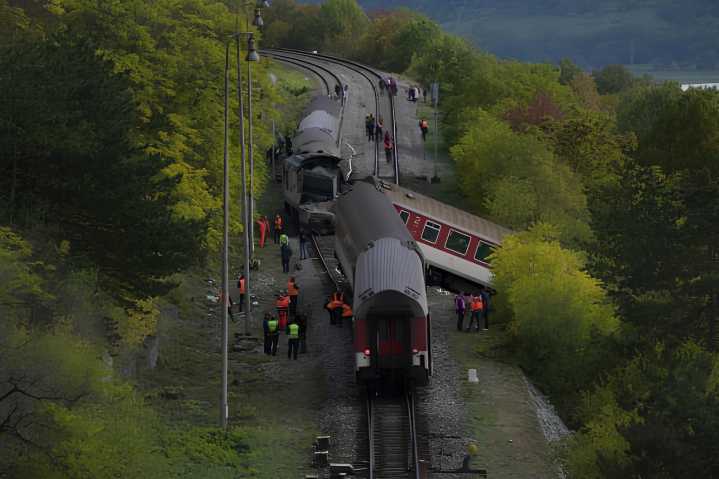 Choque de trenes en Eslovaquia dejó 66 heridos; 16 de gravedad