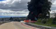 Vuelca y explota pipa con combustible en la México