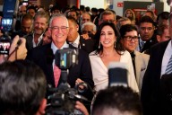 El cumpleaños de Salinas Pliego: un baño de masas con sátira de Morena y una propuesta para pagar su deuda en el SAT