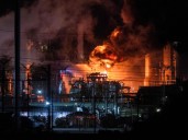 Los videos e imágenes más impactantes del incendio en una refinería de Chevron en El Segundo, California