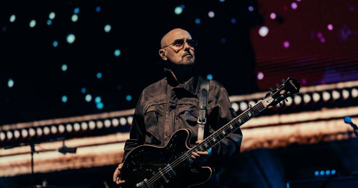 Bonehead pulls out of Oasis reunion tour as he issues devastating health update