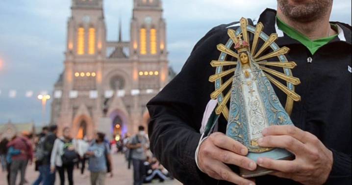 Entre la lluvia y la fe: así se vivió la peregrinación juvenil a la Virgen de Luján 2025