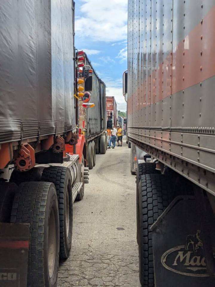 Más de 1.700 vehículos de carga cruzaron frontera en septiembre
