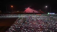 El impactante vídeo de la mayor estación de peaje de China colapsada por el tráfico: miles de vehículos y 36 carriles abiertos
