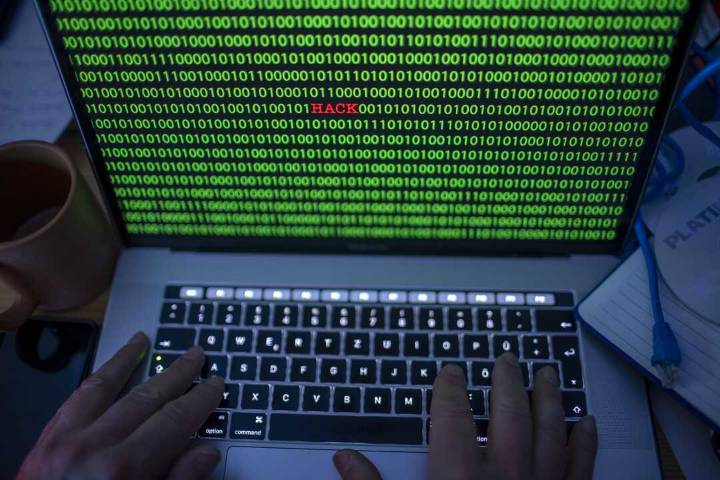 Ocho condenados por usar datos de la 'deep web' para estafar a 70 personas