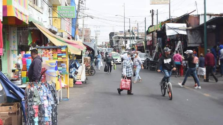 Persisten obstrucciones viales en zonas comerciales de Salamanca