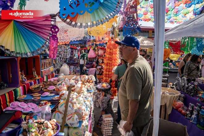 El Mercado Hidalgo se llena de color por el Día de Muertos
