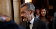El expresidente francés Sarkozy contará con la protección de dos agentes de seguridad durante su estancia en prisión