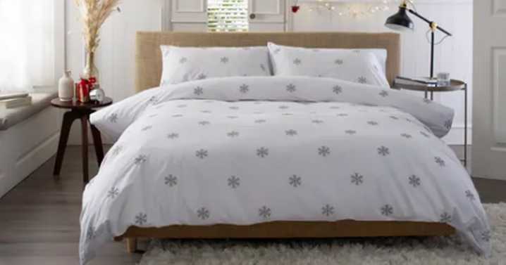 Shoppers race to buy £70 bedding set reduced to £24 that's 'festive but classy'