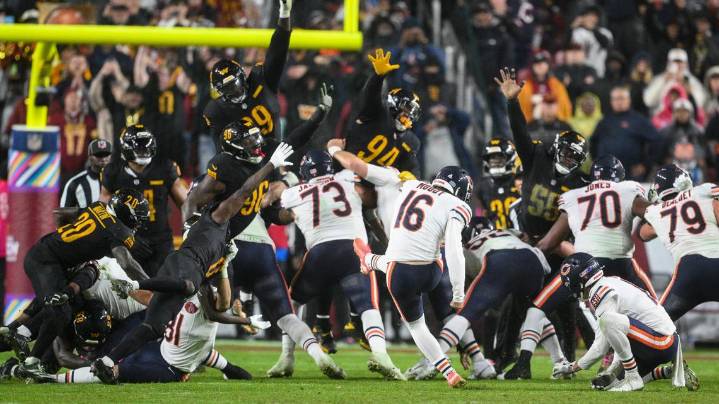 No Hail Mary magic this time and Moody’s last-play kick lifts the Bears past the Commanders 25