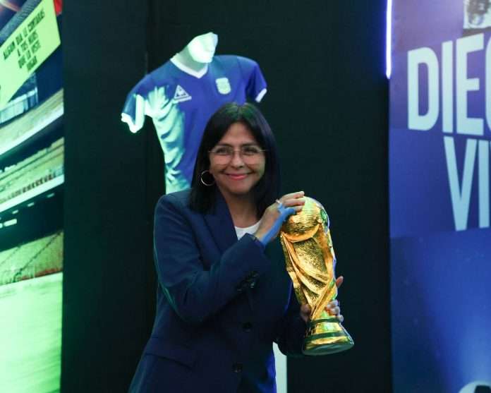 Vicepresidenta inaugura el Expo Maradona “Diego Vive”