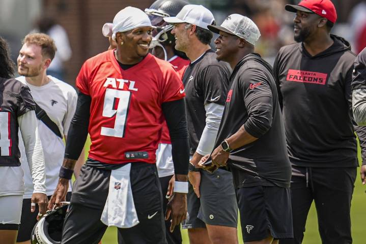 Deadspin | Falcons coach on Michael Penix Jr.: 'Feel really good about him'