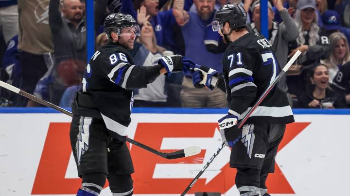 Kucherov reaches 1,000 NHL points, Lightning recover to top Ducks