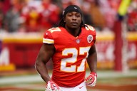 Chiefs' Kareem Hunt Helped Off Field With Apparent Serious Injury
