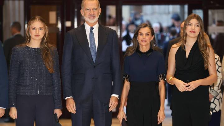 El gesto silencioso que unió a la Reina Letizia, la Princesa Leonor y la Infanta Sofía en el concierto de los Premios Princesa de Asturias 2025