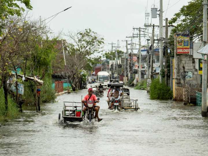Storm Fengshen: 7 dead in Philippines, Typhoon alert in China