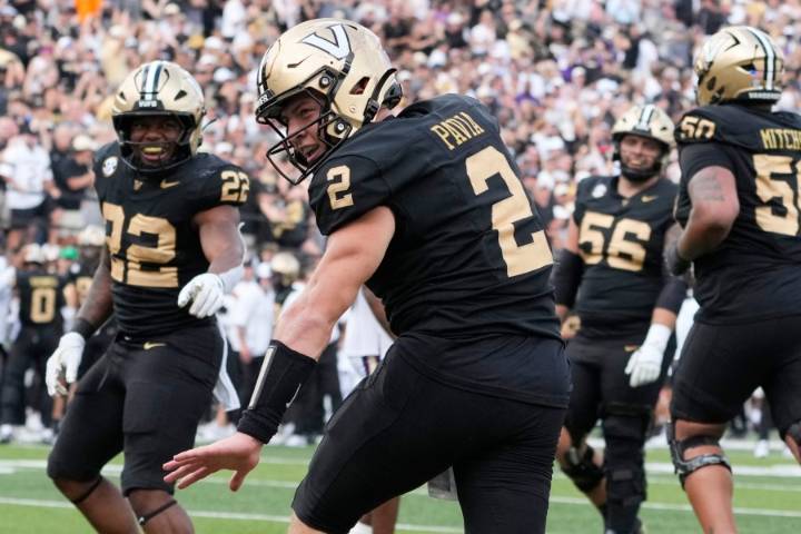 Pavia has No. 17 Vanderbilt off to best start in 75 years after beating No. 10 LSU 31