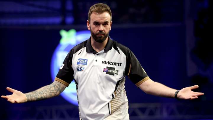 'Go win your next one' - Darts star Ross Smith opens up on tragic passing of his mum