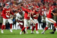 Guía Mahomes a Kansas en triunfo ante Commanders