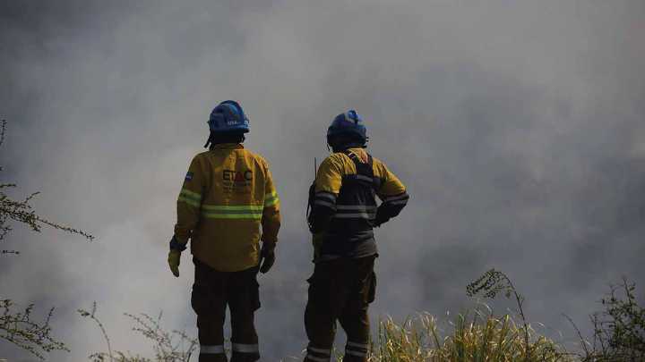 Con riesgo extremo de incendios se trabaja para contener el sector oeste de la Quebrada de Condoritos