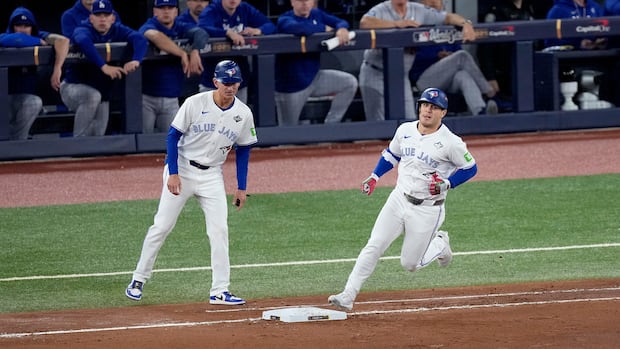 Blue Jays take 3-2 lead in Game 1 of the World Series
