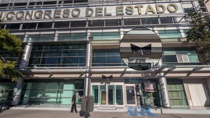 Congreso de luto; colocan moño por muerte de Luis Fernando Chacón