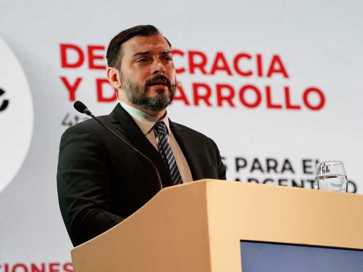 Emmanuel Álvarez Agis: "Es más sano sostener el dólar a $ 1.500 que si lo dejan bajar"