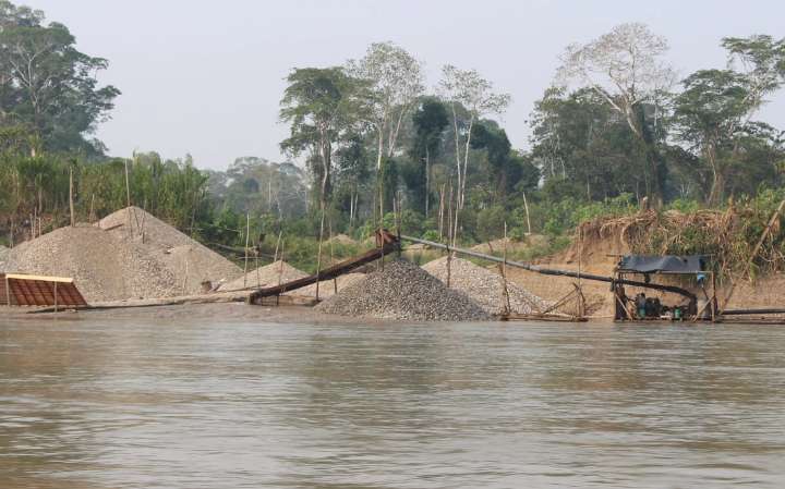 Loreto: Comunidades cierran el río Nanay en protesta por el avance de la minería ilegal