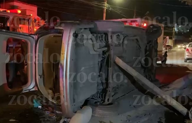 Aparatosa volcadura provoca cuantiosos daños materiales en la Bellavista