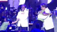 Una fan le propuso casamiento a Cristian Castro en Ecuador: mirá la respuesta viral del cantante
